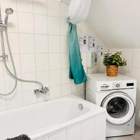 Luna -3 Schlafzimmer, Waschmaschine, Kueche, Wlan, Ca 15 Min Bis Zum Europa Park, アパート
